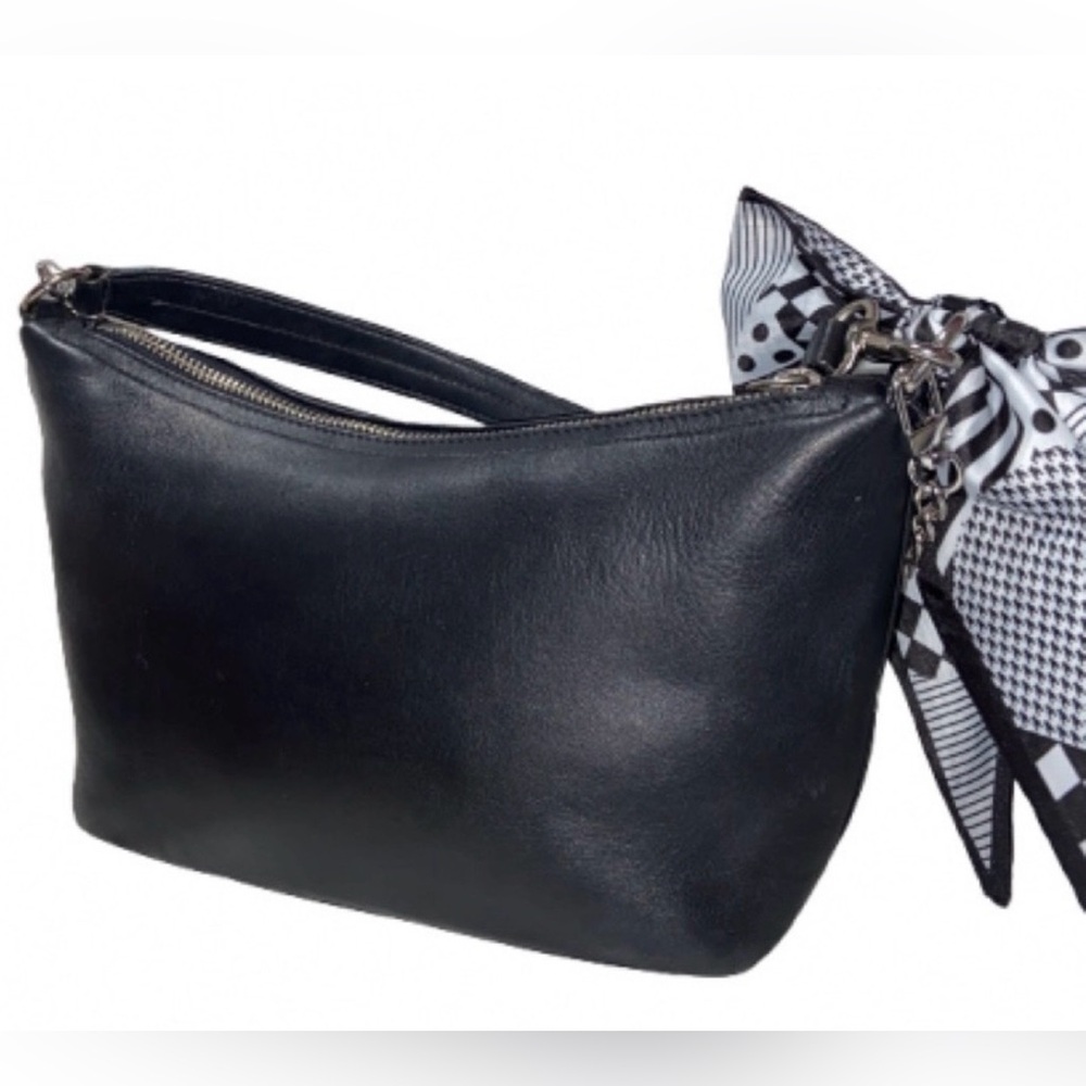 Coach Black Leather Shoulder Bag with Chain and Bow, great condition/like new - Picture 2 of 7